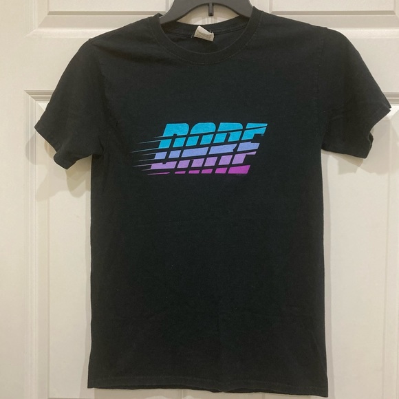 Vintage S graphic Dare Black tshirt unisex small. Bright gradient screen print - Picture 1 of 4
